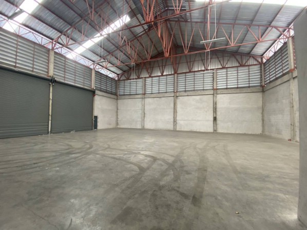 ให้เช่าโรงงานโกดังเดี่ยวเป็นส่วนตัว ขนาด 850 ตร.ม. บริเวณซอยพระยาสุเรนทร์ รามอินทรา 109 รถคอนเทรนเนอร์เข้าได้ ใกล้รถไฟฟ้า,ทางด่วนจตุโชติ,ห้างแฟชั่นไอซ์แลนด์,รพ.นวมินทร์ ถนนรามอินทรา